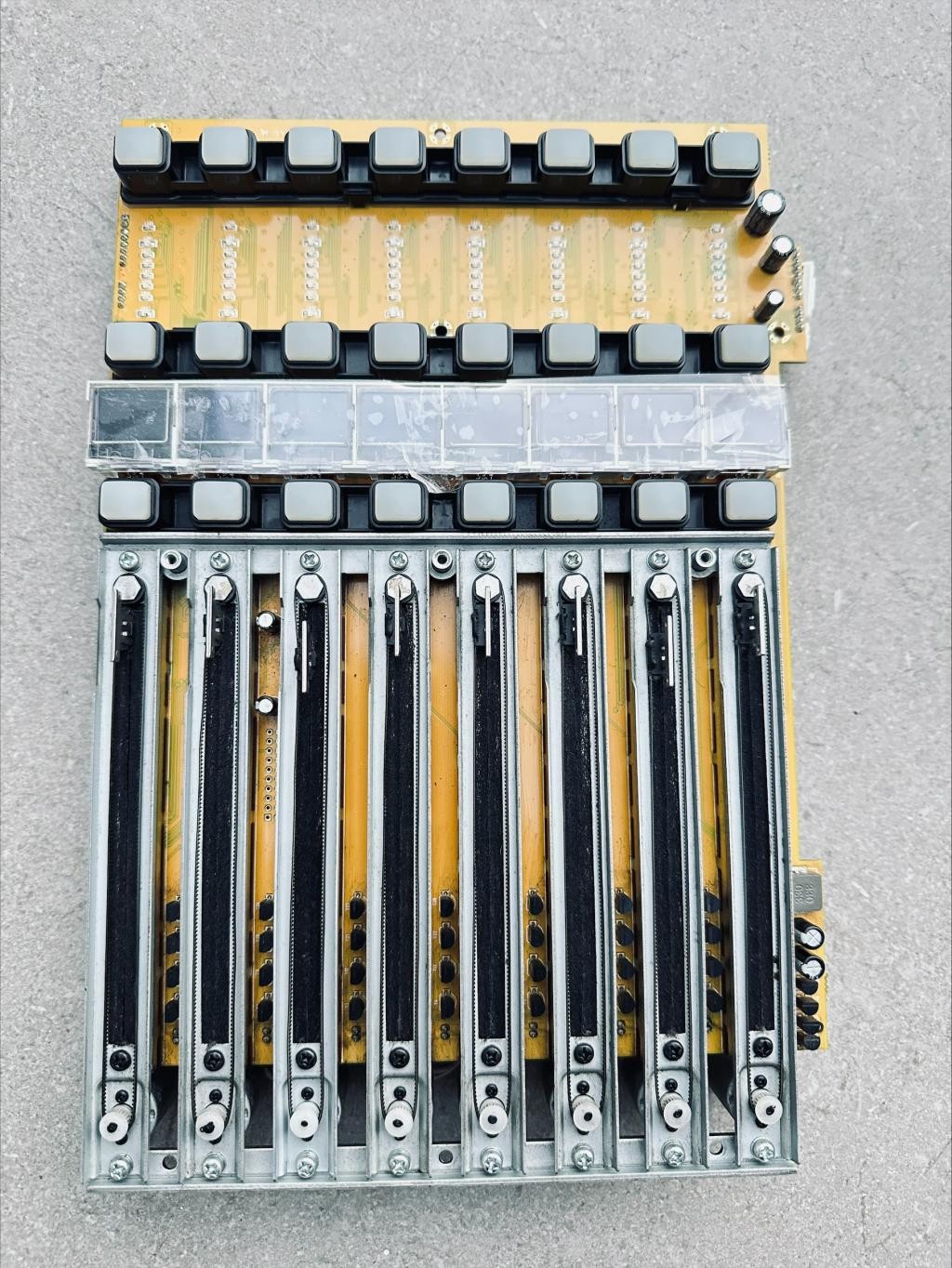 Behringer Placa X32 Faders 9-16 IN