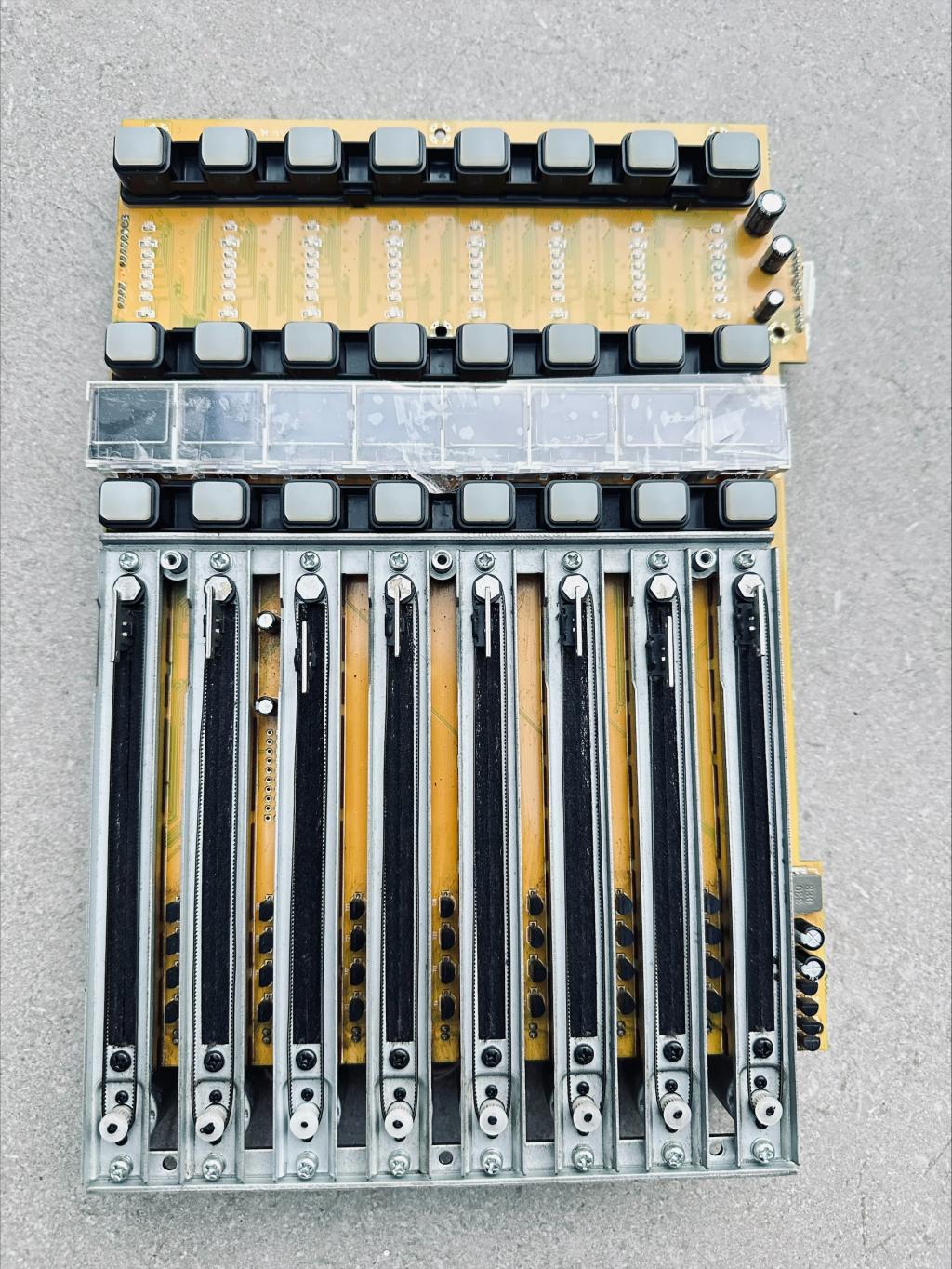 Behringer Placa X32 Faders 9-16 IN