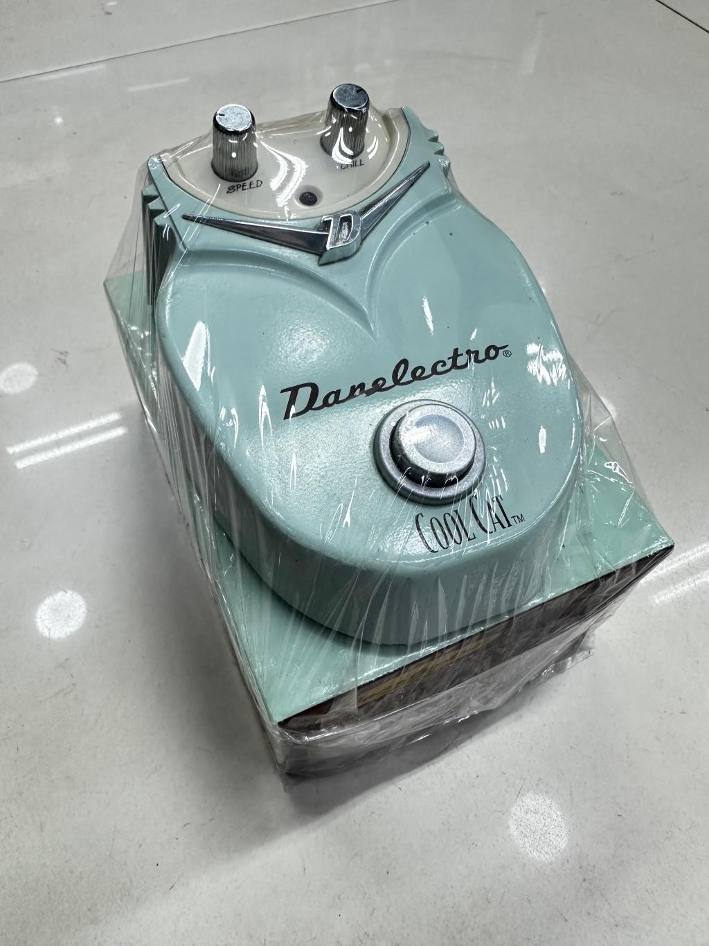 Danelectro Cool CAT Chorus 18V C/C "b'' Stock