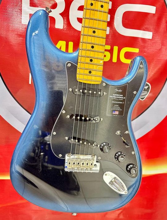 FENDER GUIT. STRAT AM PRO II MN DK NIT