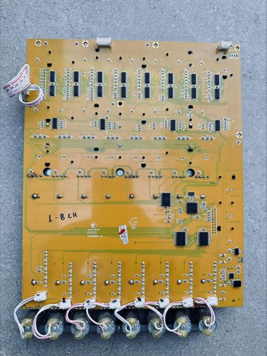 BEHRINGER PLACA X32 FADERS 1-8 IN
