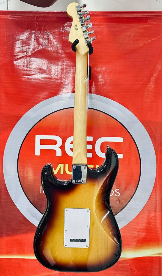 FENDER GUIT.STRATO STD. LRL WPG 0266240500 SB
