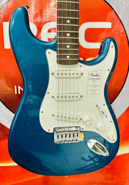 FENDER GUIT.STRATO STD. LRL WPG 0266240560 BL