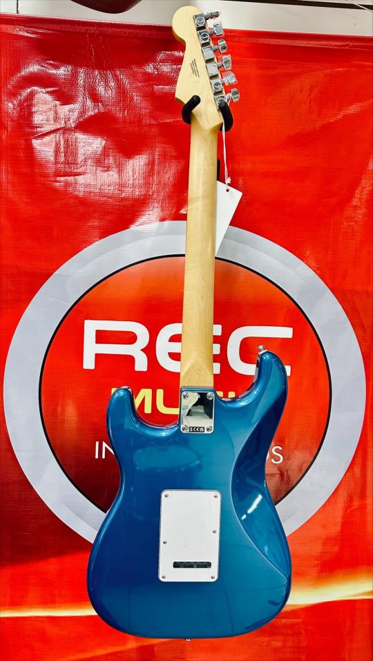 FENDER GUIT.STRATO STD. LRL WPG 0266240560 BL