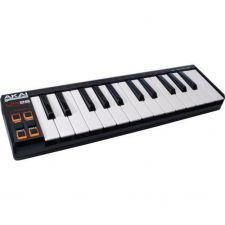 AKAI LPK25 V2 CONTROLER